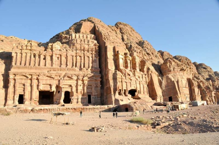 Thành cổ Petra, Khám phá thành phố năm bên trong những hẻm núi đá vô cùng độc đáo