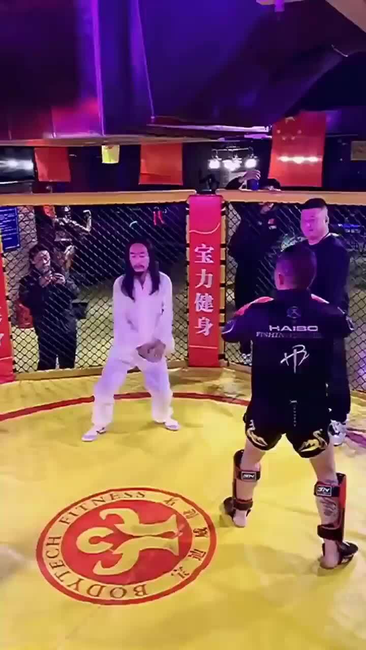 'Bậc thầy kungfu' no đòn khi đối đầu võ sĩ MMA