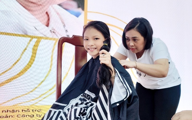 Hội mỹ nhân Việt cắt phăng mái tóc dài thướt tha, vừa làm điều ý nghĩa vừa  lột xác nhan sắc