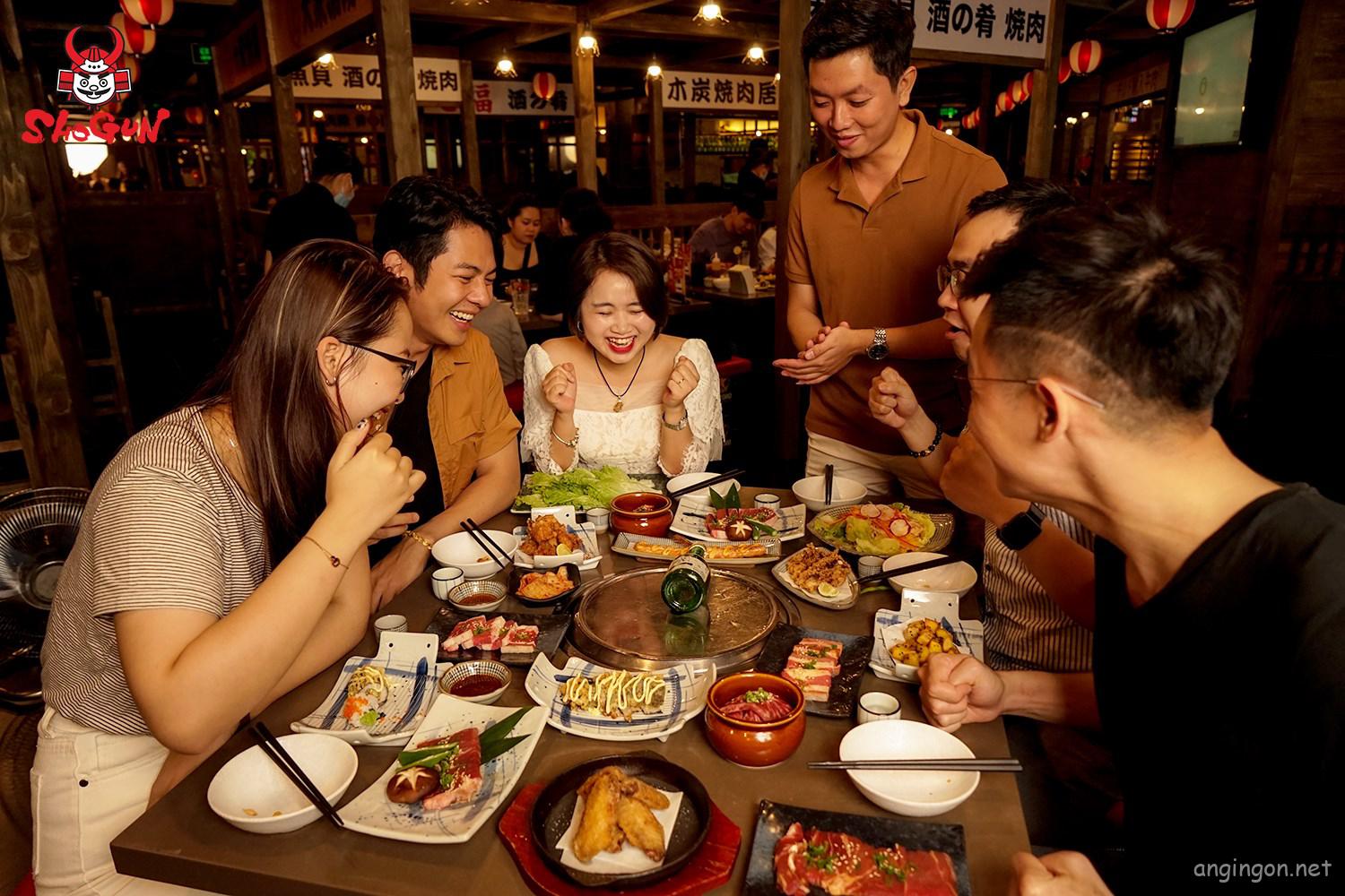 ‘Rì viu’ Shogun Phạm Ngọc Thạch: quán nướng Nhật đắt khách – Angingon