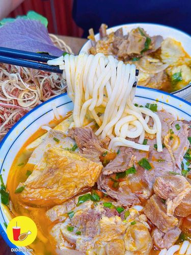 Quán bún bò nổi tiếng nhất Sài Gòn, ai cũng rủ nhau đi ăn