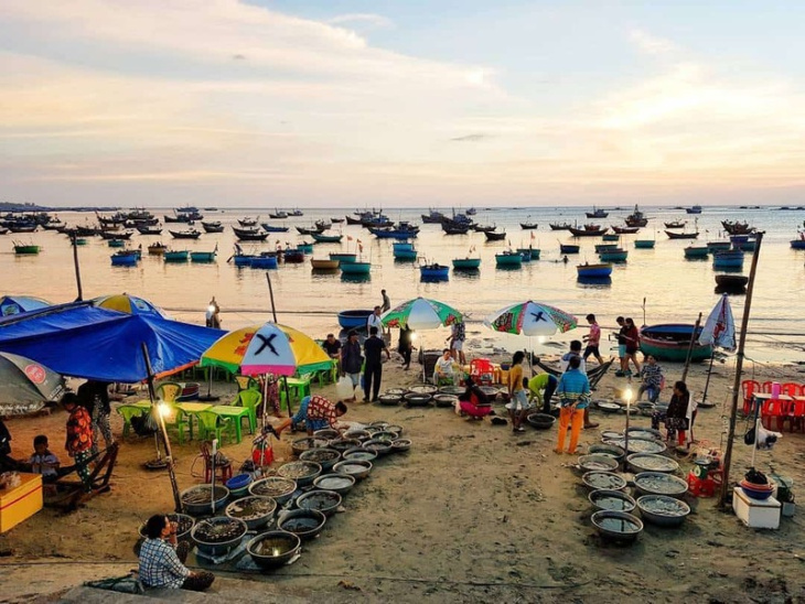 Phá đảo 10 chợ hải sản Mũi Né nức tiếng gần xa