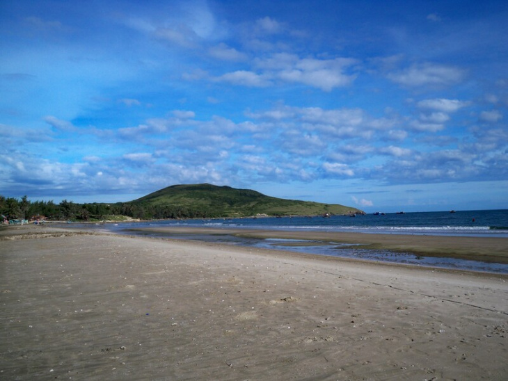 Hòn Rơm Mũi Né – Bãi biển đẹp trải dài và thơ mộng