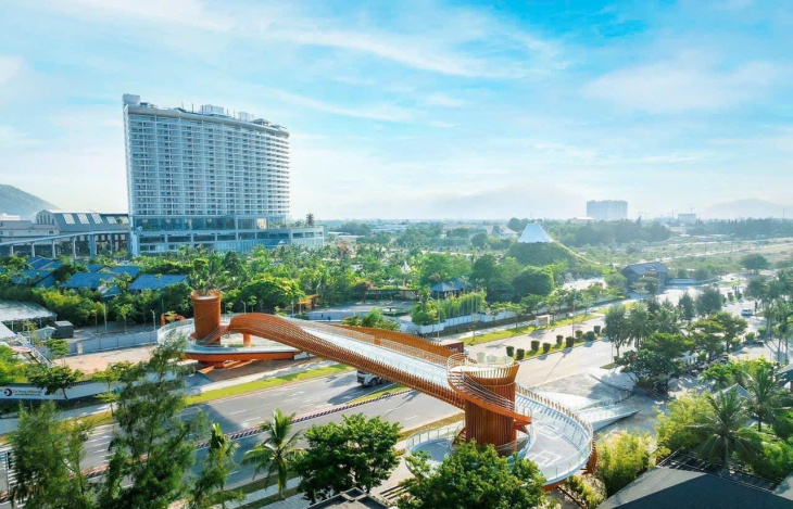 Mikazuki Resort Đà Nẵng khánh thành cầu đi bộ đầu tiên ven vịnh, tung Deal Hot giá chỉ từ 750k/khách