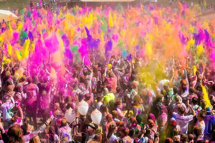 Đắm chìm trong màu sắc sặc sỡ tại lễ hội Holi Nepal