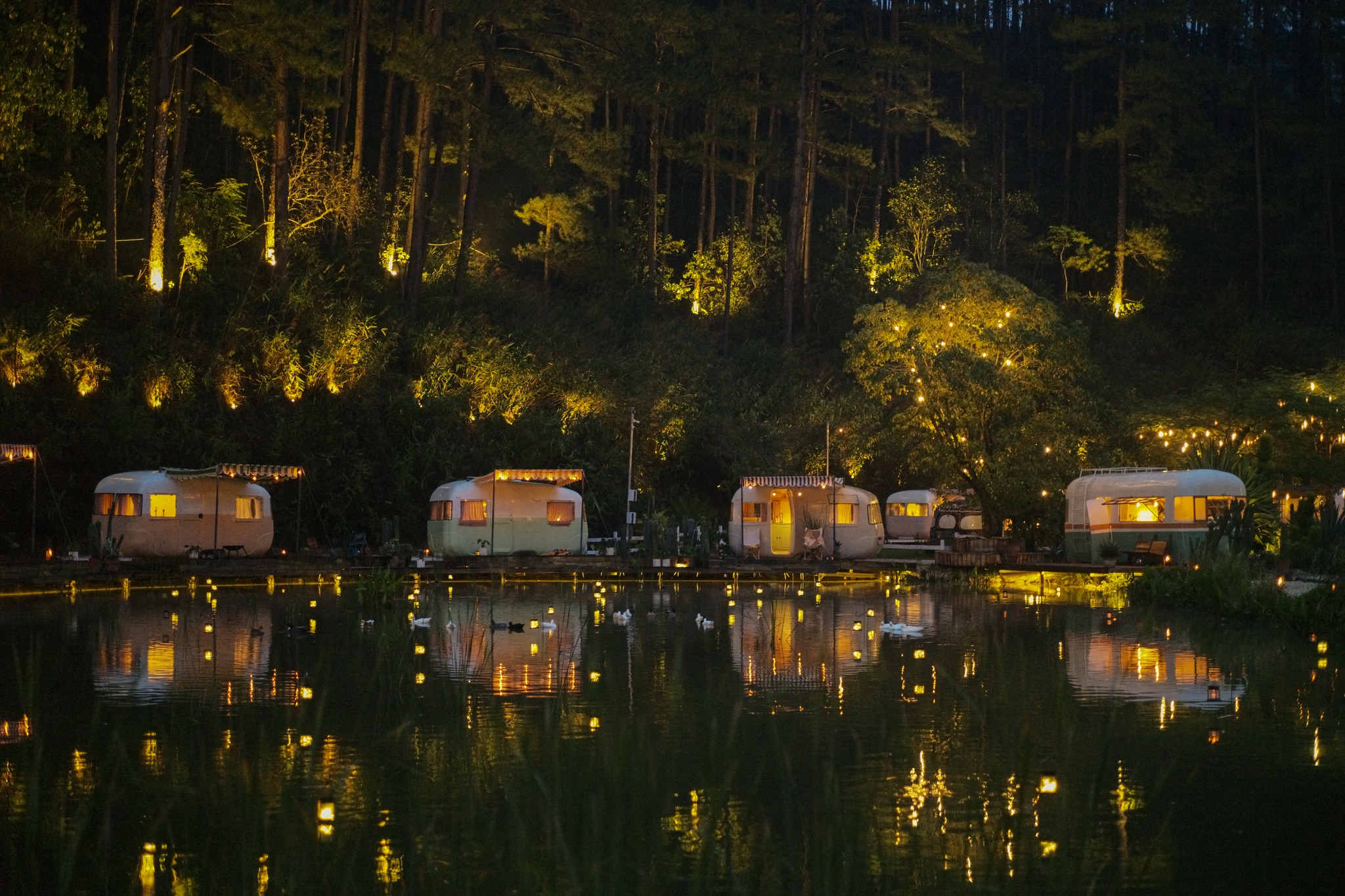 the camp inn đà lạt – trải nghiệm kiểu cắm trại mobihome camping