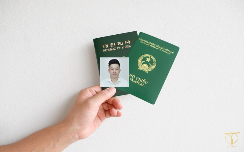 Chụp ảnh hộ chiếu mặc áo gì? Quy định chụp ảnh hộ chiếu 2023