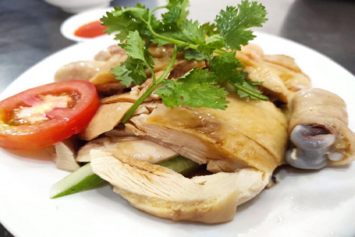 5 Địa chỉ ăn cơm gà Hải Nam Tân Phú ngon nức tiếng