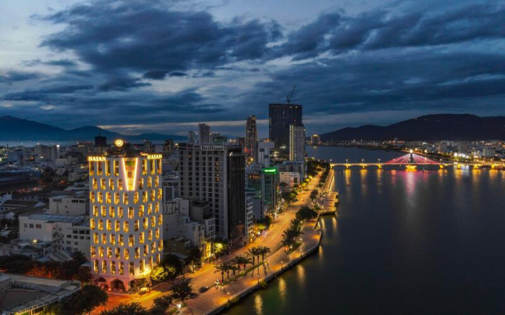 Top khách sạn Đà Nẵng 4, 5* trung tâm thành phố có view sông Hàn đẹp xuất sắc