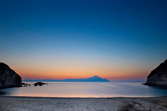 Du lịch Halkidiki ngắm nhìn bãi biển màu xanh lam và tu viện ẩn dật trên núi