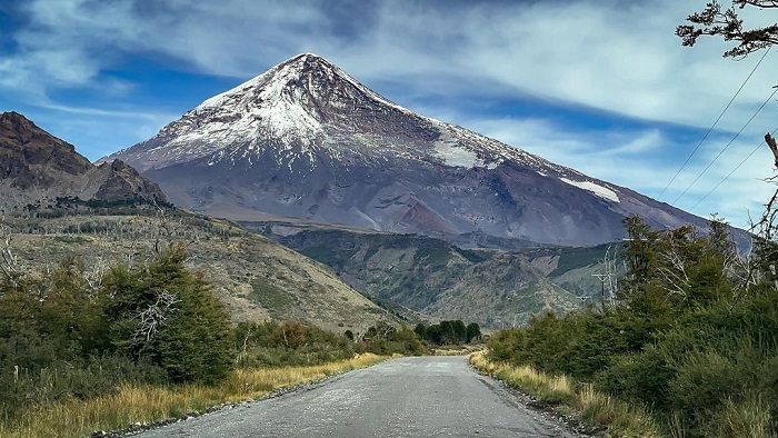Thám hiểm núi lửa Lanin hùng vĩ ở Argentina