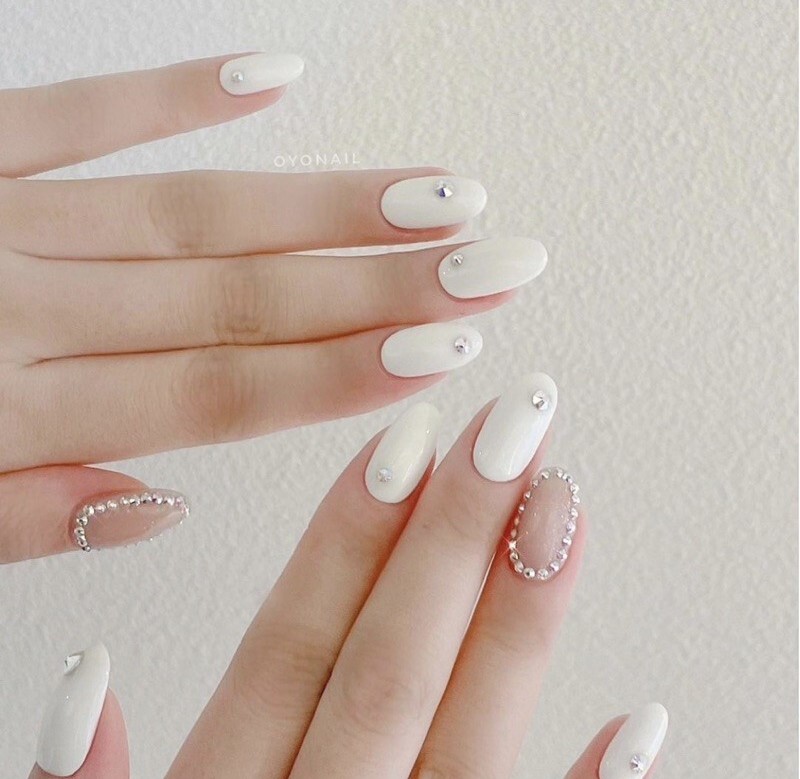 nail rất đẹp, 100+ kiểu mẫu nail White đính kèm đá xa hoa cho tới nàng