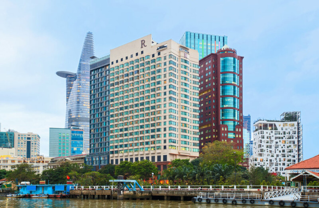 Review Khách sạn Renaissance Riverside Sài Gòn chi tiết nhất