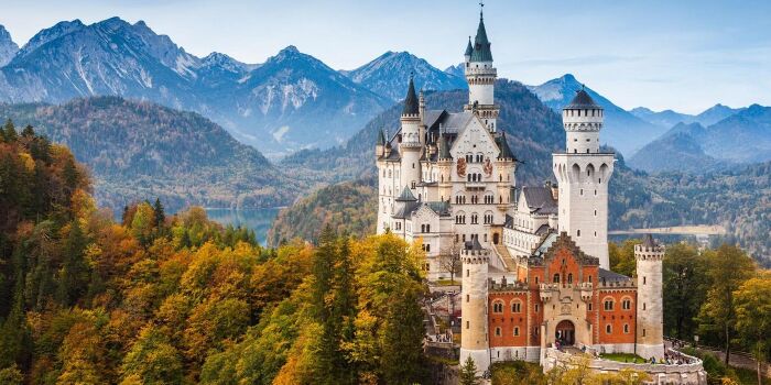 Top 10 lâu đài cổ kính có kiến trúc độc đáo nhất trên thế giới