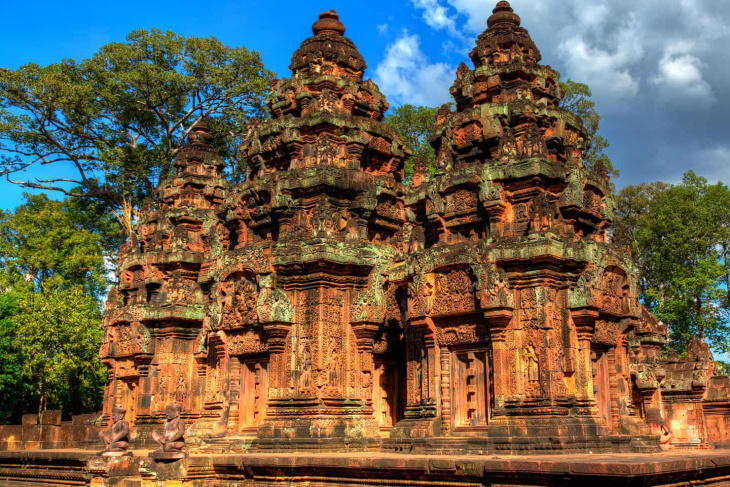 Đền Banteay Srei Campuchia – Ngôi đền tinh xảo được điêu khắc từ đá sa thạch hồng