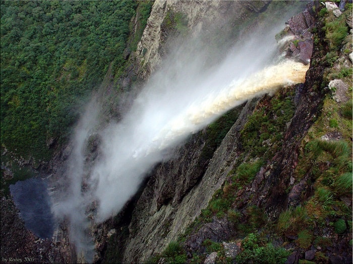 'Tan chảy' trước vẻ đẹp hùng vĩ của thác nước Fumaca Brazil