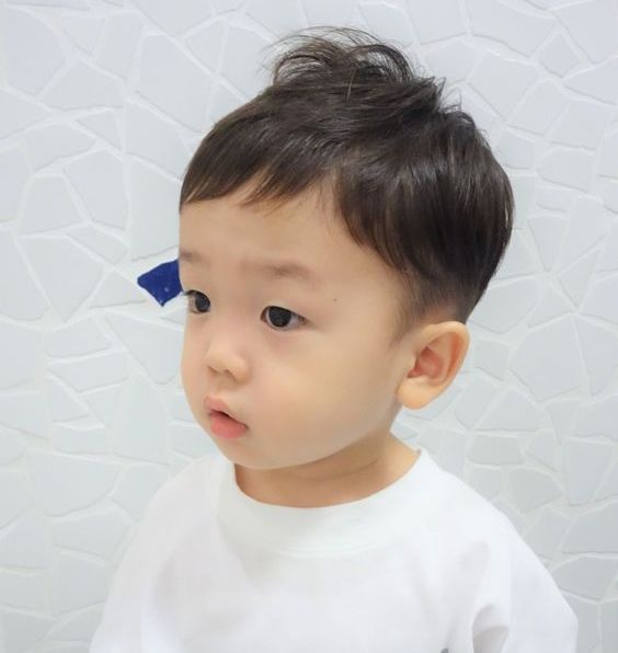 kiểu tóc, top các kiểu tóc đẹp cho bé trai 1-2 tuổi gọn gàng, đáng yêu