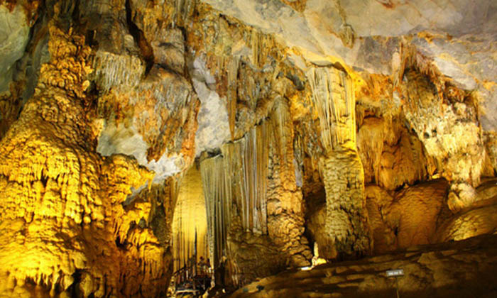 review top 12 most beautiful caves in vietnam