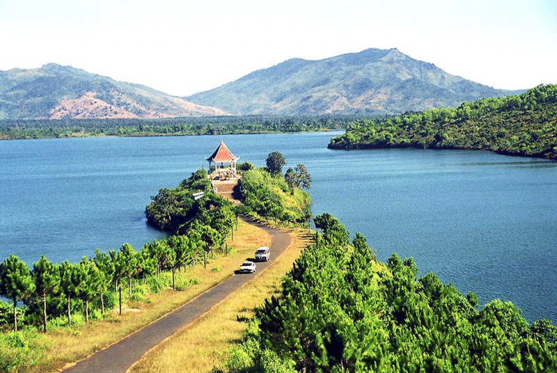 review top 10 most beautiful lakes in vietnam