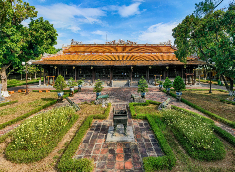 review top 10 best tourist attractions in hue, vietnam