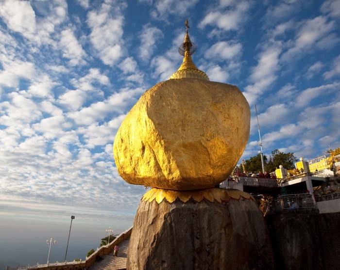 Bí ẩn về hòn đá thiêng nghiêng mãi không đổ ở Myanmar: Một sợi tóc Đức Phật đỡ hòn đá 600 tấn