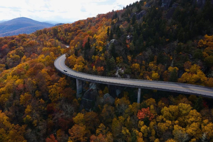Khám phá những con đường mùa thu tuyệt đẹp ở nước Mỹ