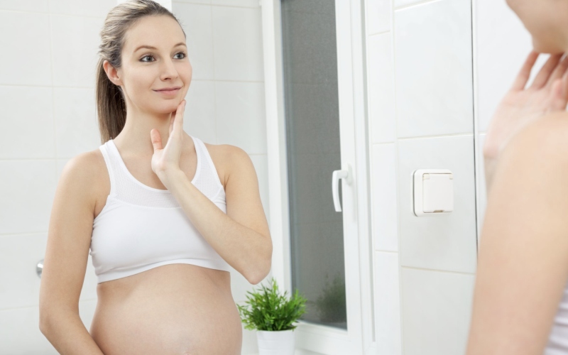 8 dấu hiệu nhận biết có thai qua khuôn mặt nên biết