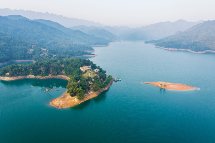 Khu nghỉ dưỡng Mai Châu Hideaway – Điểm đến lãng mạn bên hồ thủy điện Hòa Bình
