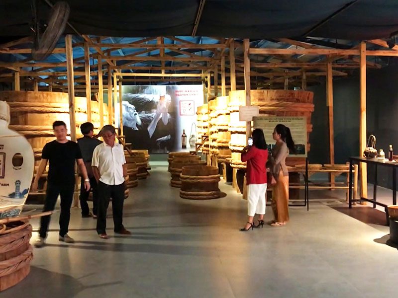 bảo tàng nước mắm làng chài xưa: khám phá di sản việt