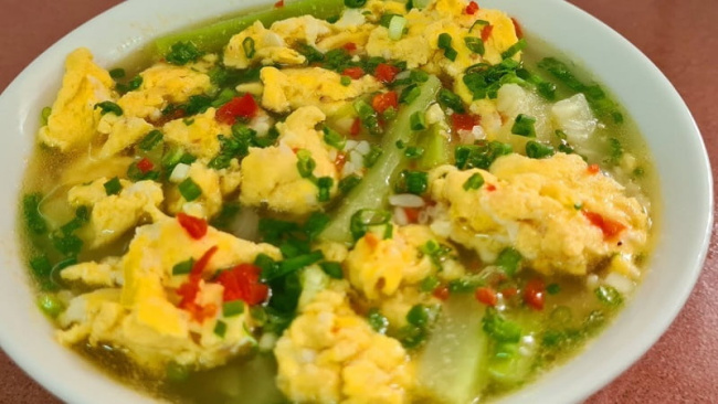 Món canh bầu nấu trứng – Sự lựa chọn hoàn hảo cho bữa cơm gia đình