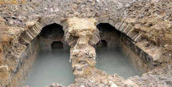 ngôi mộ cổ được tìm thấy trong hồ chứa nước, chủ nhân là ai?