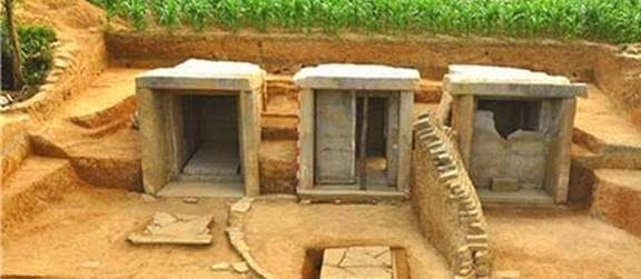 ngôi mộ cổ được tìm thấy trong hồ chứa nước, chủ nhân là ai?