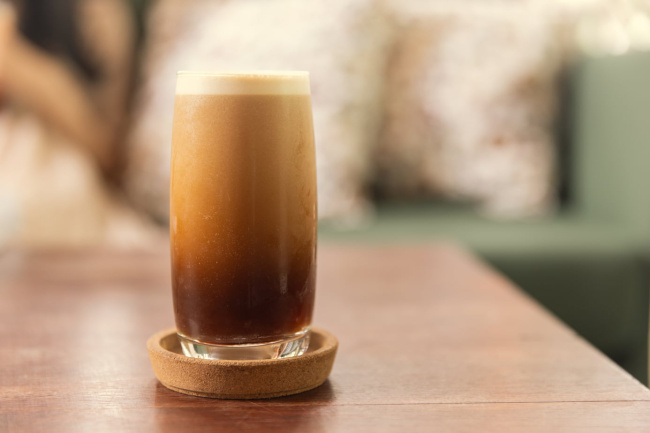 Nitro Coffee: “Họ hàng gần” của Cold Brew – chuẩn cà phê mà uống như bia