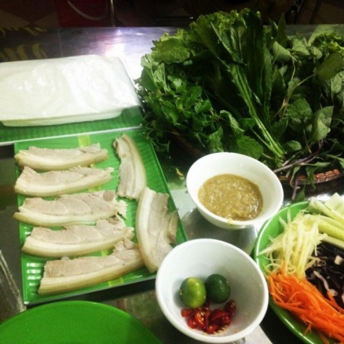 15 quán bánh tráng cuốn thịt ngon nhất ở Hà Nội