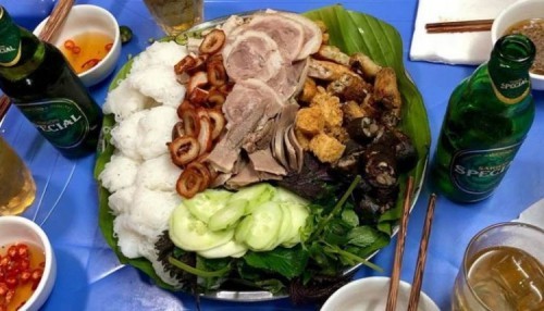 Top 10 most crowded shrimp and bean paste noodle shops in Hai Phong