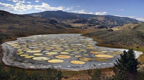 10 hồ nước kỳ lạ và độc đáo nhất trên thế giới