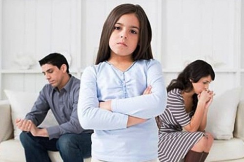 7 việc cha mẹ tuyệt đối không nên làm trước mặt con