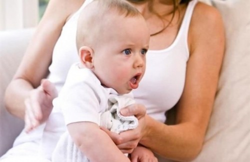 9 mẹo vặt trị ho và ngạt mũi cho trẻ 2 tháng tuổi