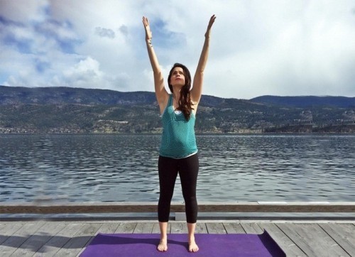 5 bài tập yoga hữu ích nhất tại nhà cho mẹ bầu có sức khỏe tốt, cải thiện vóc dáng