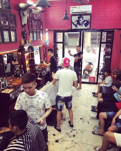 Cắt tóc cho khách giữa dịch, chủ tiệm bị xử phạt 7,5 triệu đồng | Báo Pháp  luật Việt Nam điện tử