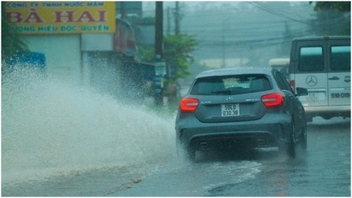 10 lưu ý khi điều khiển xe ô tô dưới thời tiết mưa to