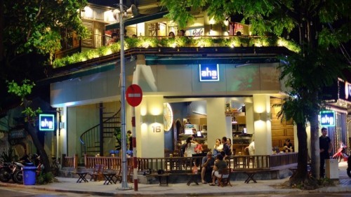 8 quán cafe vỉa hè đông khách nhất hà nội