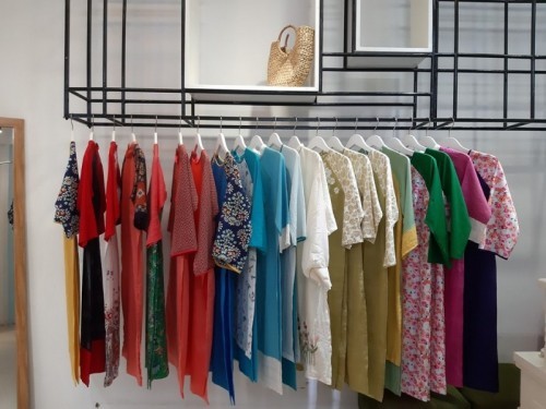 10 Cửa hàng bán áo dài cách tân đẹp nhất ở Sài Gòn - ALONGWALKER