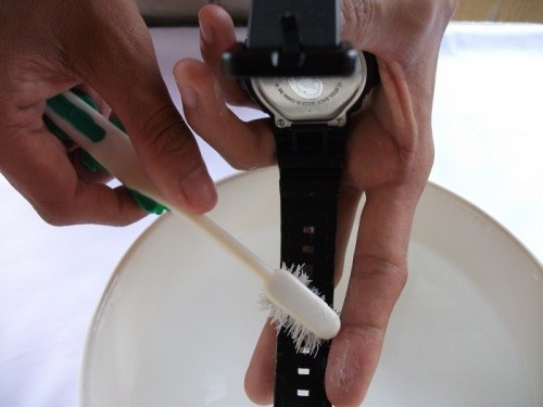6 Cách vệ sinh đồng hồ đeo tay tại nhà đơn giản nhất