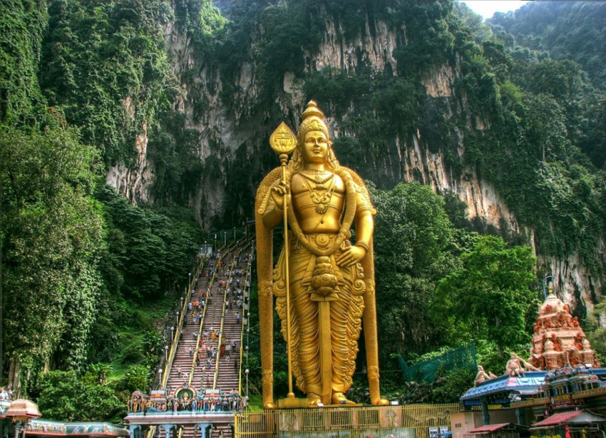 ăn chơi malaysia, phượt malaysia, kinh ngạc bức tượng thần “siêu to khổng lồ” ở động batu – malaysia