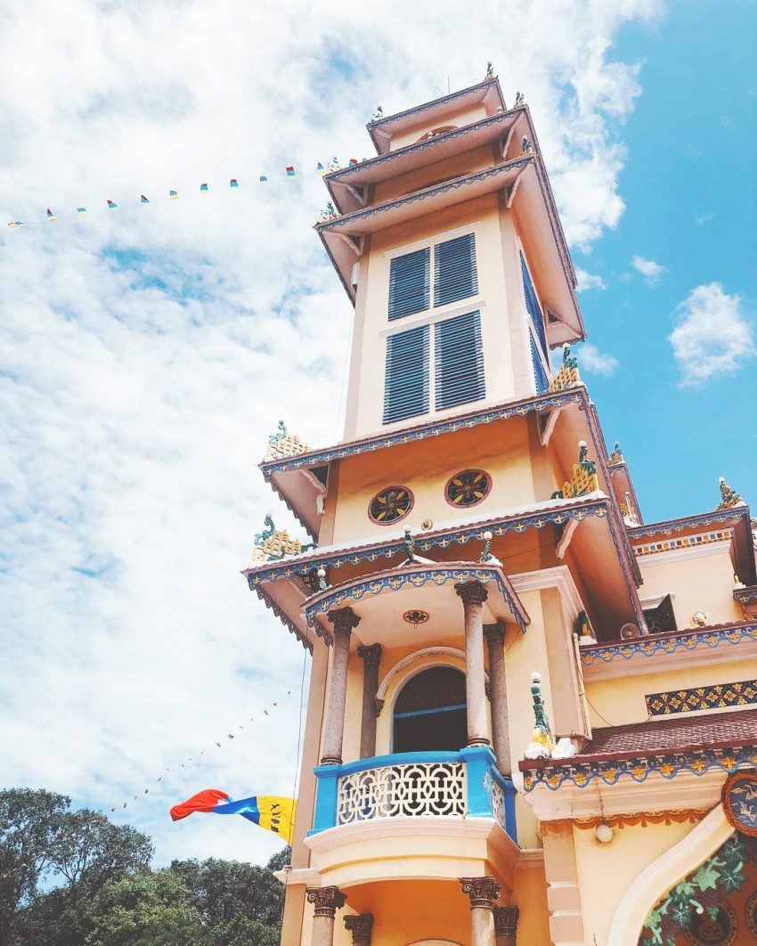 chùa tòa thánh tây ninh – địa điểm du lịch tâm linh nổi tiếng với kiến trúc độc đáo