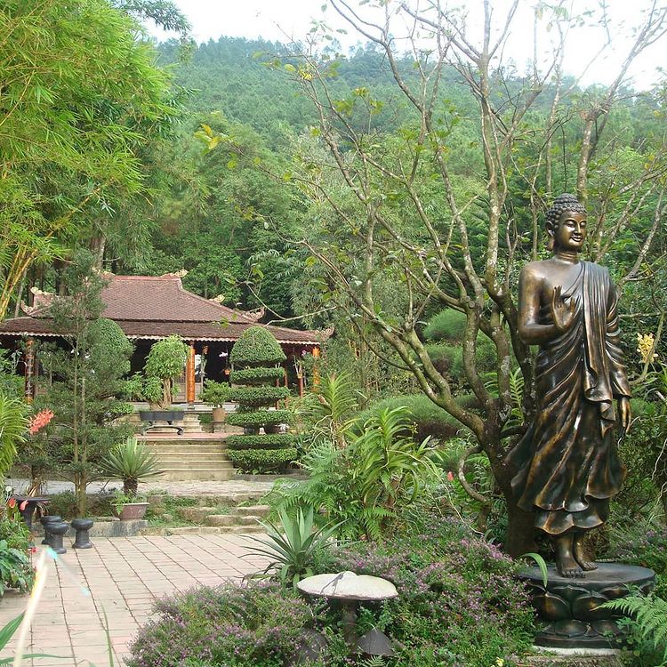 Chùa Huyền Không Sơn Thượng – Điểm du lịch tâm linh nổi tiếng xứ Huế