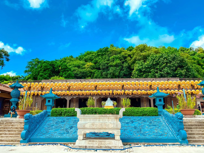 Ngỡ ngàng trước vẻ đẹp cổ kính của chùa Phù Dung Kiên Giang
