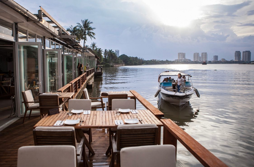 top 6 nhà hàng bên sông quận 2 view tuyệt đẹp cho những bữa tối lãng mạn