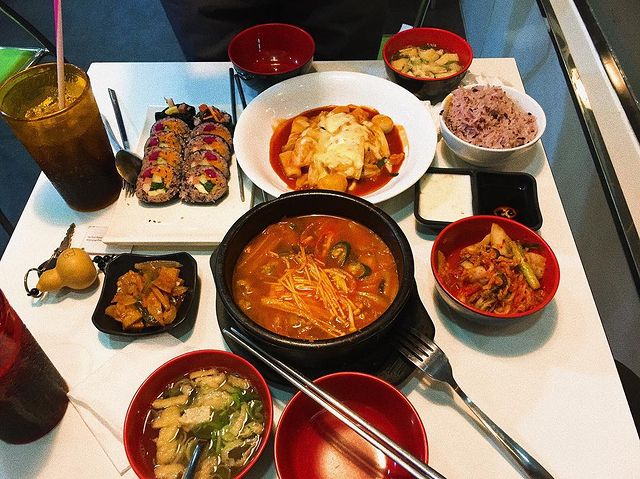 ‘Mukbang’ ở 8 quán ăn Hàn Quốc quận 3 ngon nức tiếng giới Sài Thành